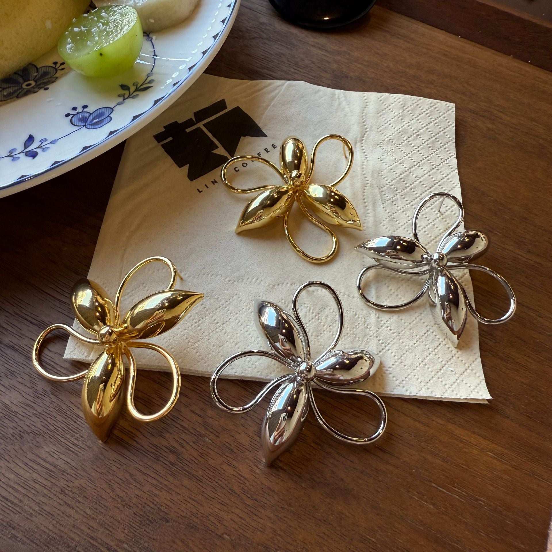 Big Flower Fashion All-match Stud Earrings Female - Novair-product name